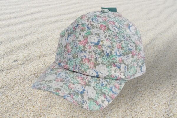 Cappellino con visiera stampa floreale